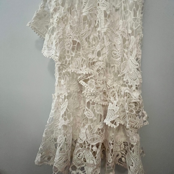 Stunning lace dress could be used for anything bridal related or any event. - Picture 5 of 6